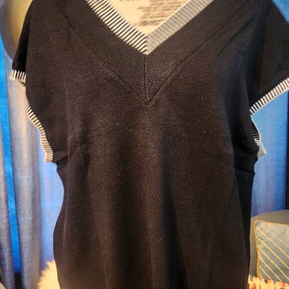 Dokotoo Women’s V-Neck Sleeveless Sweater Vest Medium - Picture 6 of 16